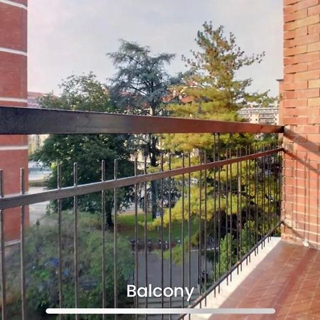 Metro Famagosta - Luminoso Appartamento Con Balcone Free Wifi & Parking Milan Bagian luar foto