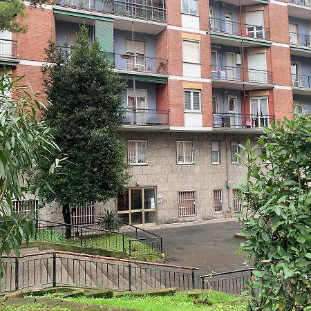 Metro Famagosta - Luminoso Appartamento Con Balcone Free Wifi & Parking Milan Bagian luar foto
