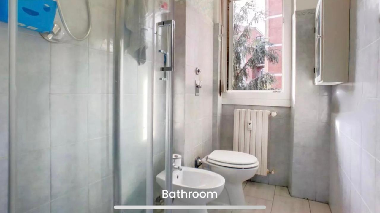 Metro Famagosta - Luminoso Appartamento Con Balcone Free Wifi & Parking Milan Bagian luar foto