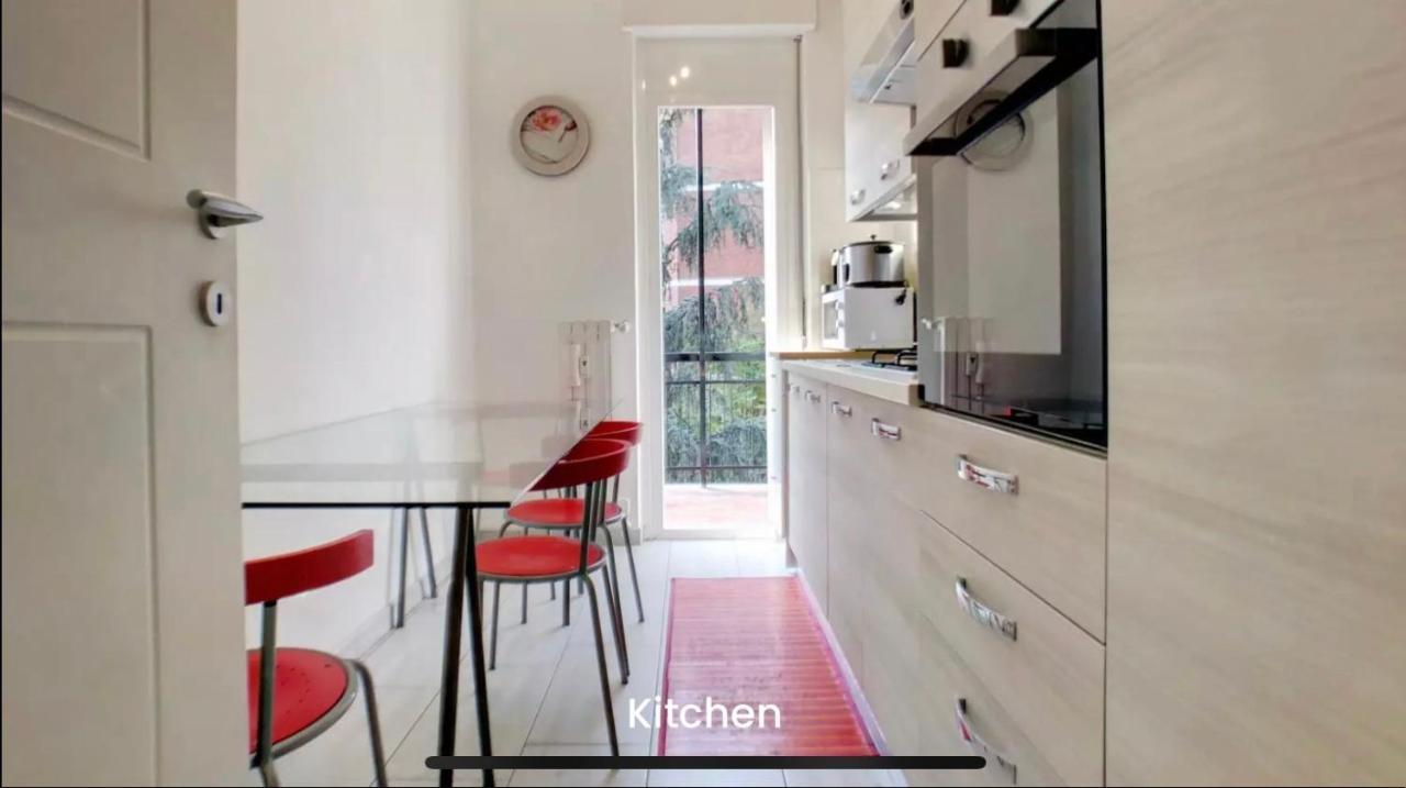 Metro Famagosta - Luminoso Appartamento Con Balcone Free Wifi & Parking Milan Bagian luar foto