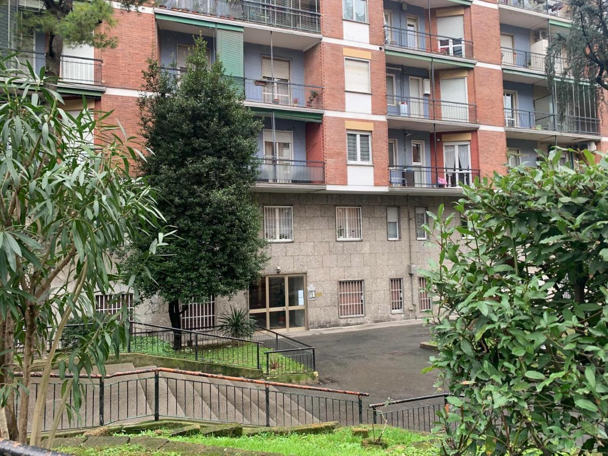 Metro Famagosta - Luminoso Appartamento Con Balcone Free Wifi & Parking Milan Bagian luar foto